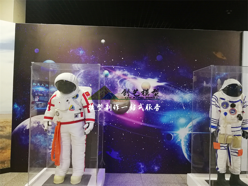 艙外宇航服、艙內(nèi)宇航服-中國太空服模型